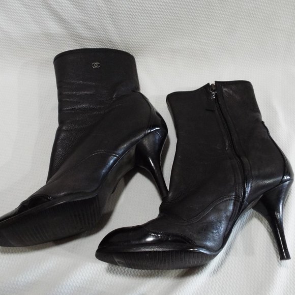 Chanel Vintage Leather Cap-Toe Booties - Picture 3 of 8